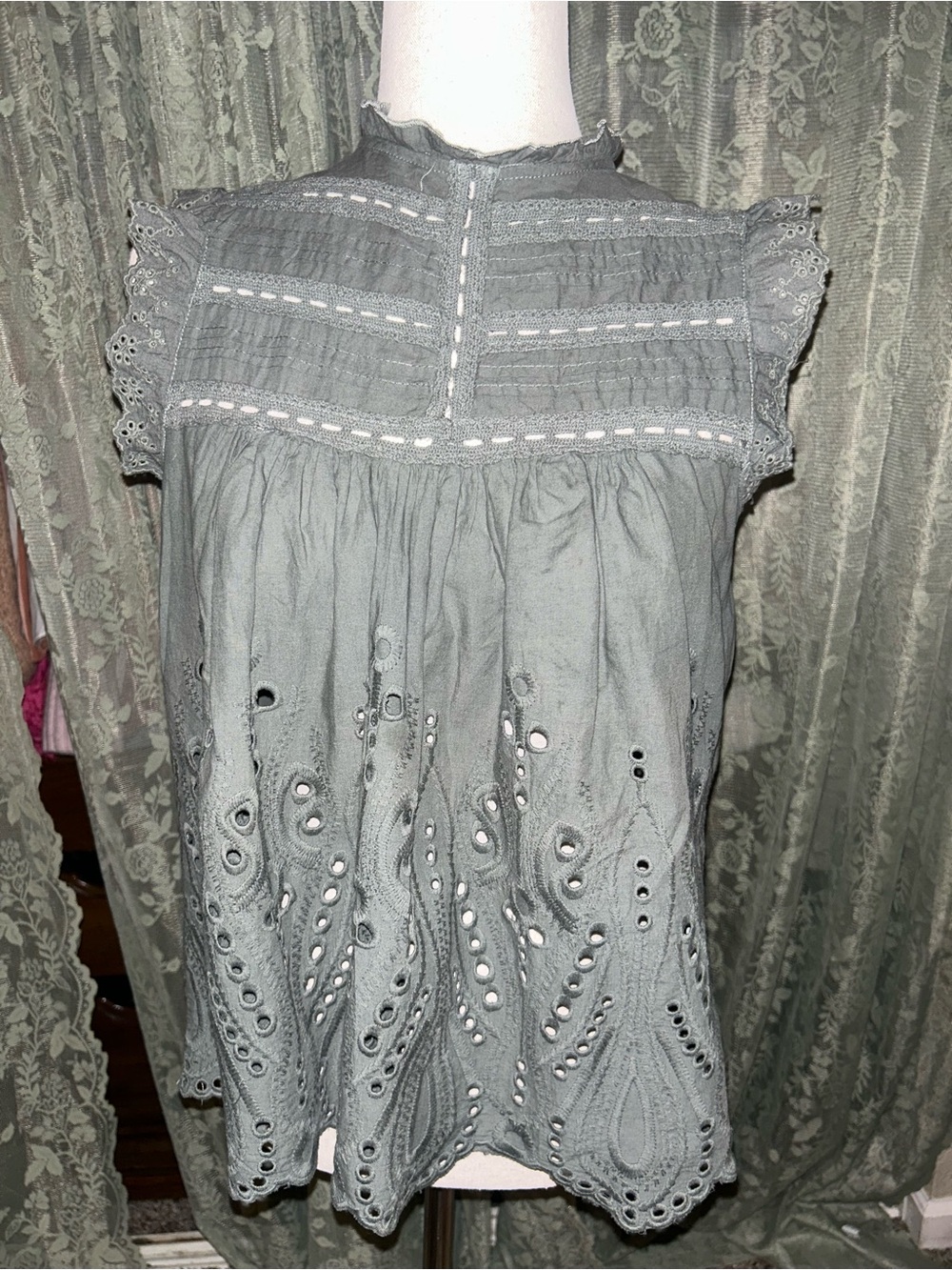Women's Eyelet Ruffle Sleeve Top - Gray